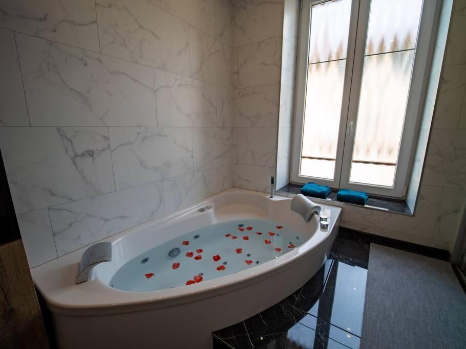 Mega Jeanne D'Arc Billard Baby Foot Logements Insolites Nancy Exterior foto